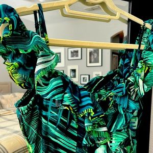 Gorgeous green dress,gives that tropical vibe ,cruise night party/brunch/wedding